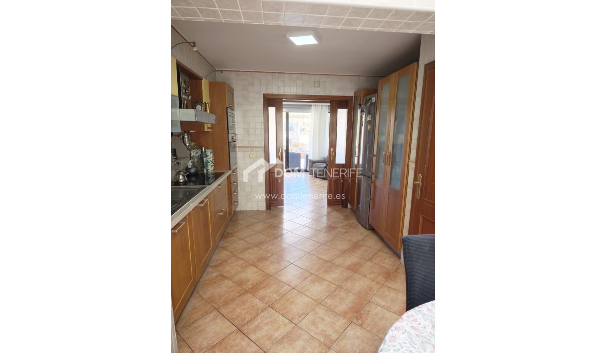 Wiederverkauf - Stadthaus -
Adeje - El Galeon