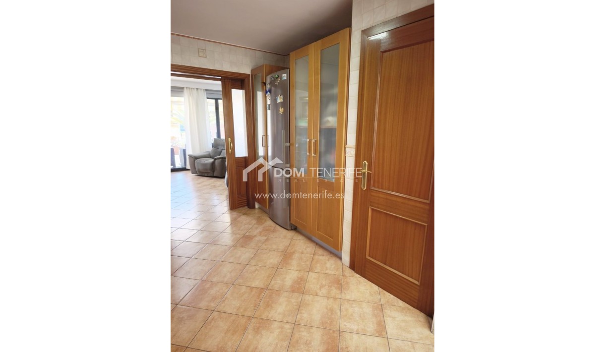 Wiederverkauf - Stadthaus -
Adeje - El Galeon