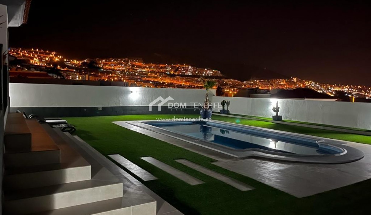 Wiederverkauf - Villa -
Adeje - El Madroñal