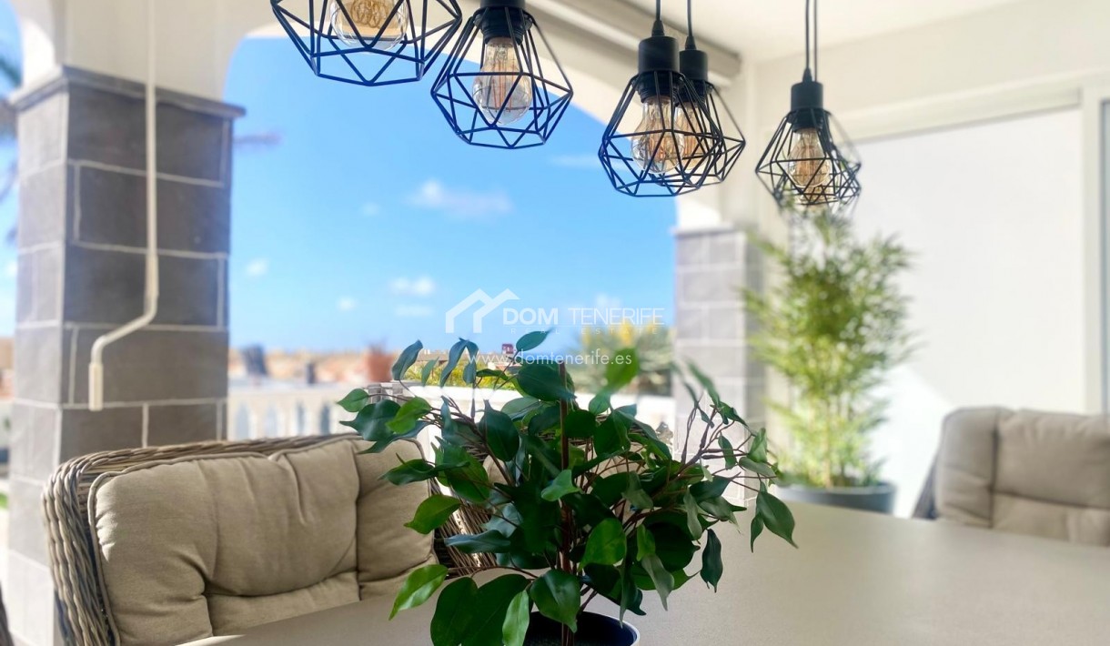 Wiederverkauf - Villa -
Adeje - El Madroñal