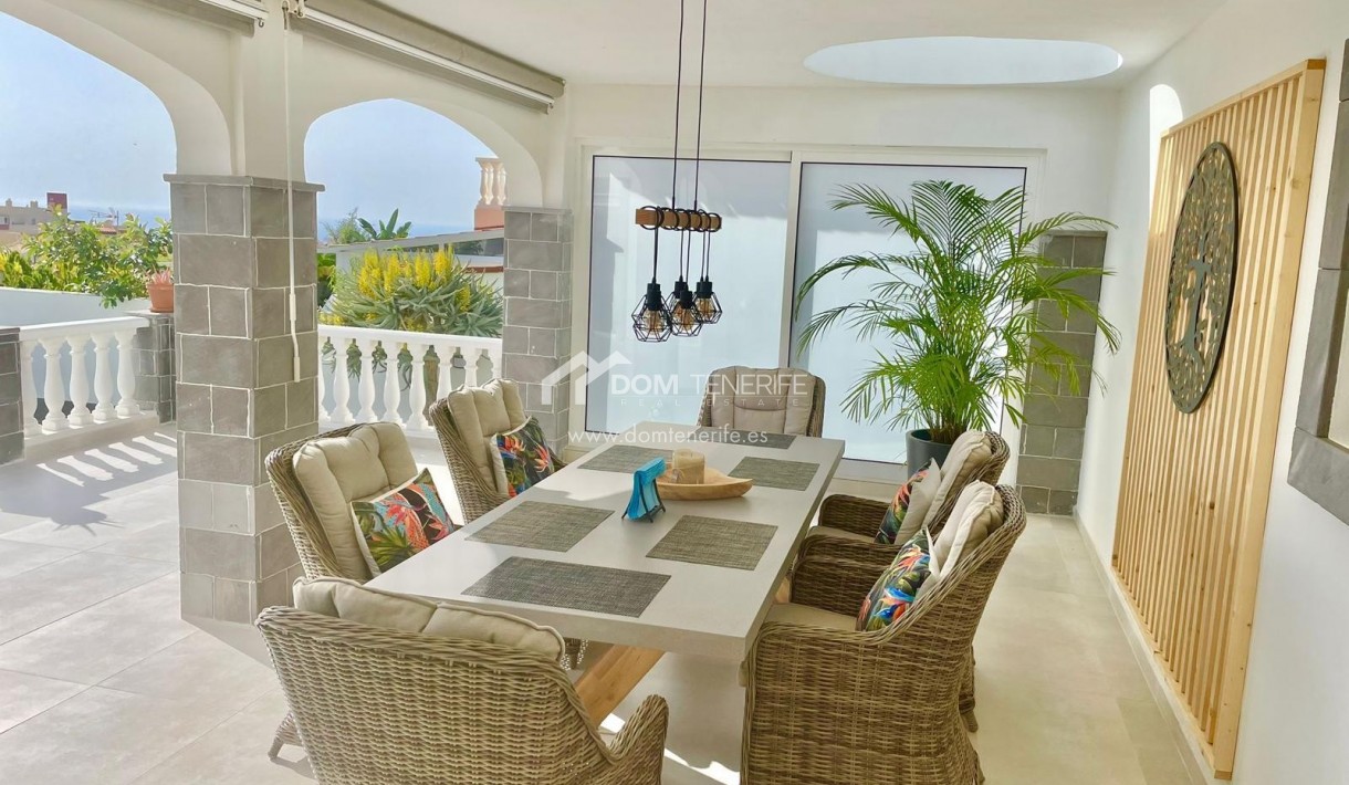 Wiederverkauf - Villa -
Adeje - El Madroñal