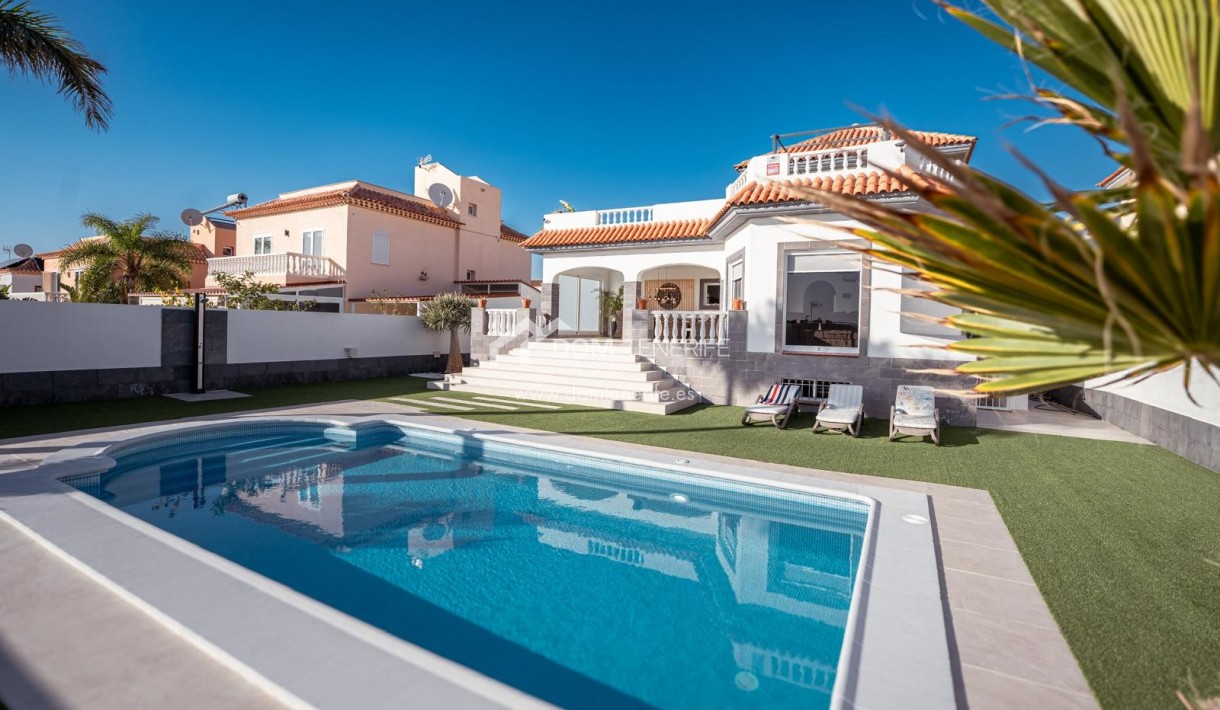 Wiederverkauf - Villa -
Adeje - El Madroñal