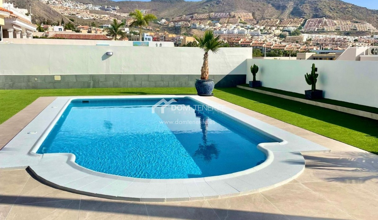 Wiederverkauf - Villa -
Adeje - El Madroñal