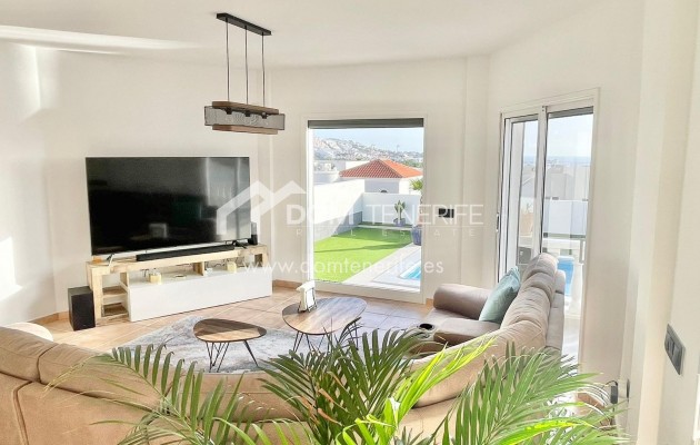 Wiederverkauf - Villa -
Adeje - El Madroñal