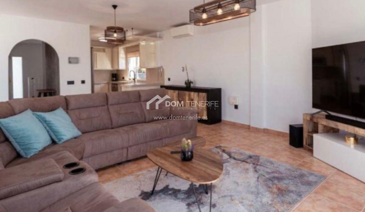 Wiederverkauf - Villa -
Adeje - El Madroñal