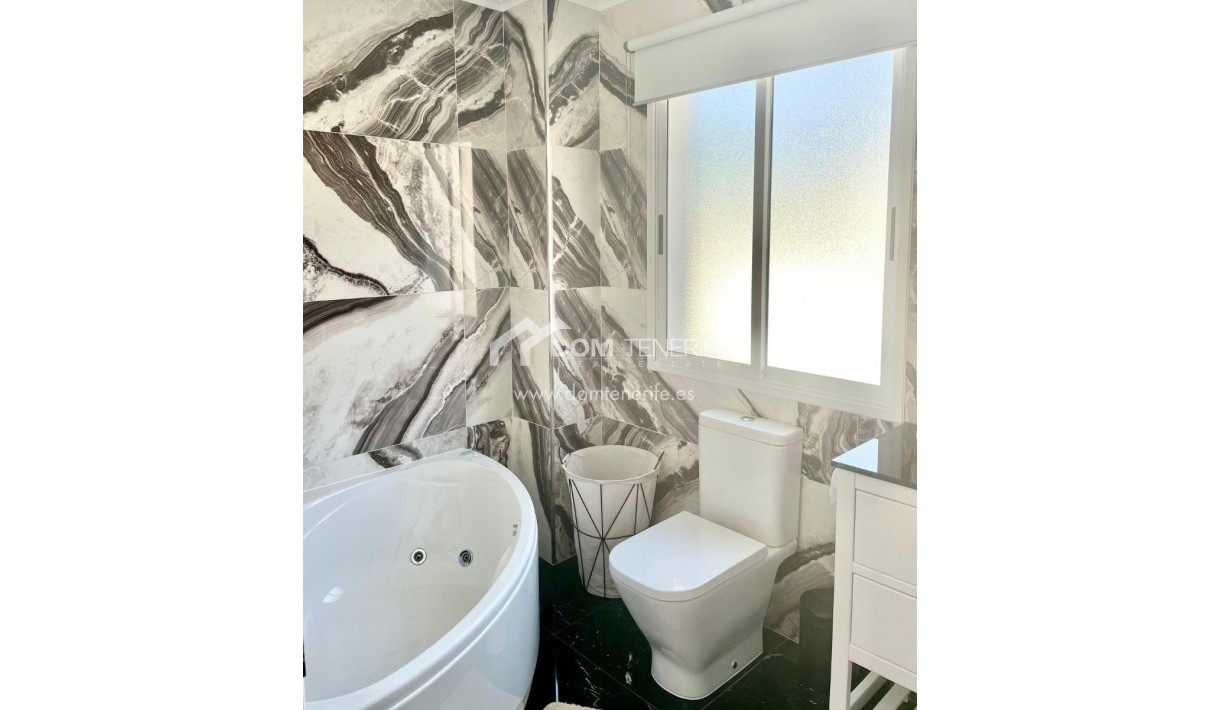 Wiederverkauf - Villa -
Adeje - El Madroñal