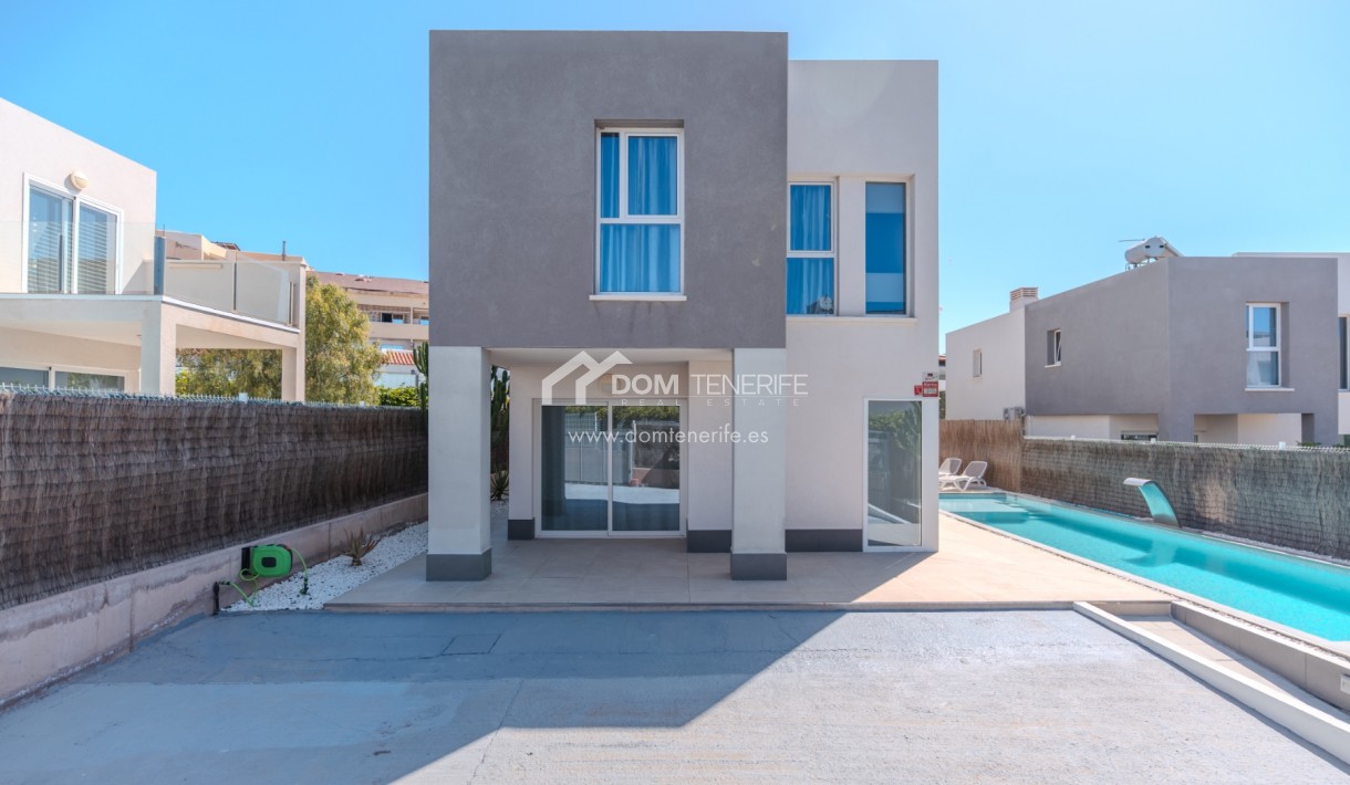 Wiederverkauf - Villa -
Adeje - Playa Paraiso