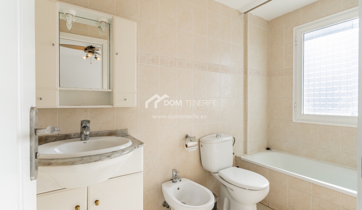 Wiederverkauf - Stadthaus -
Adeje - Fañabe Alto 