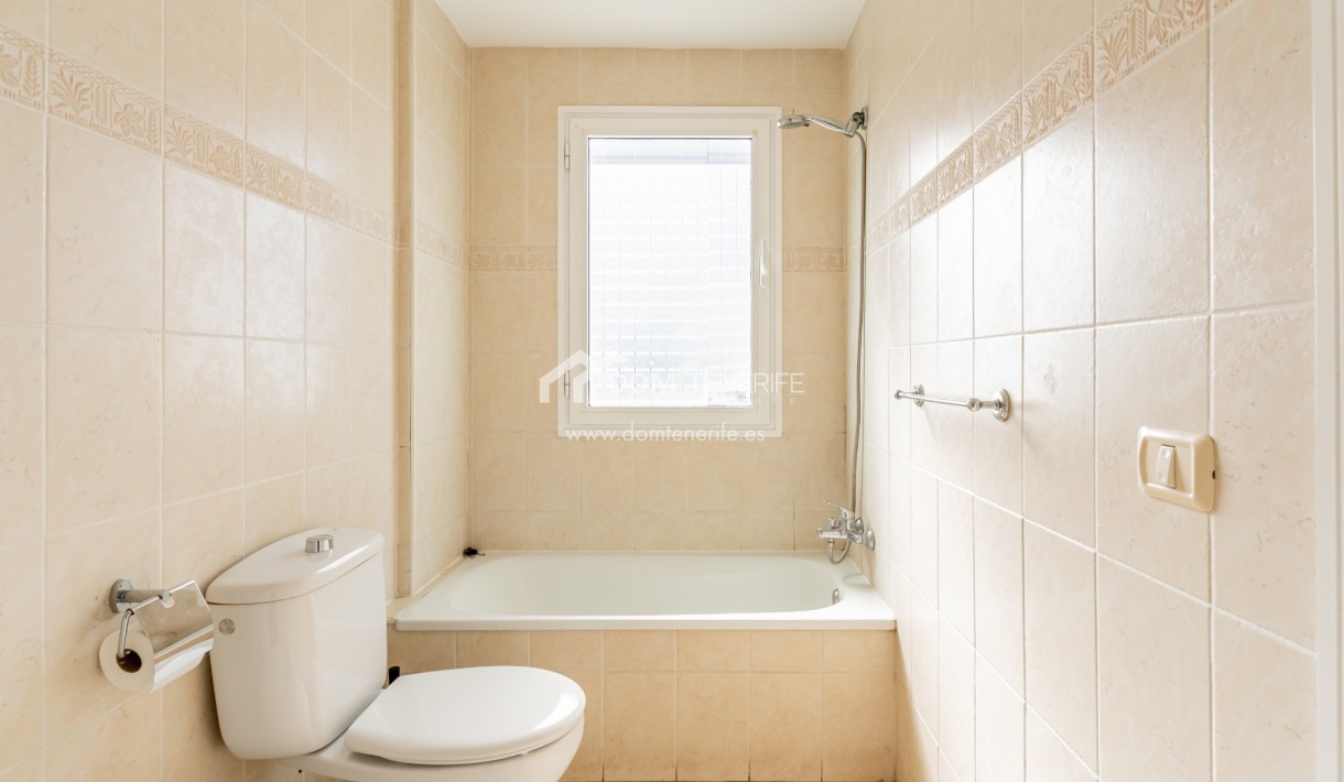 Wiederverkauf - Stadthaus -
Adeje - Fañabe Alto 