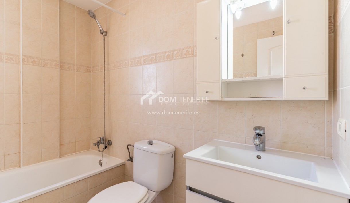 Wiederverkauf - Stadthaus -
Adeje - Fañabe Alto 