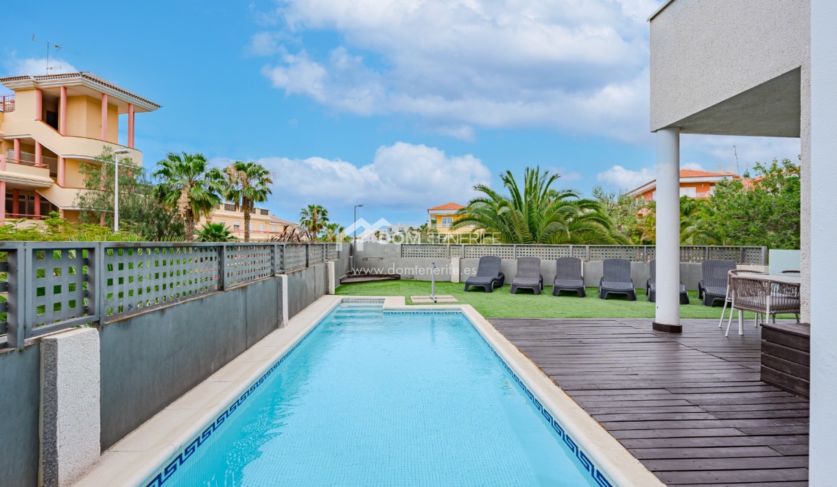 Wiederverkauf - Stadthaus -
Adeje - El Galeon