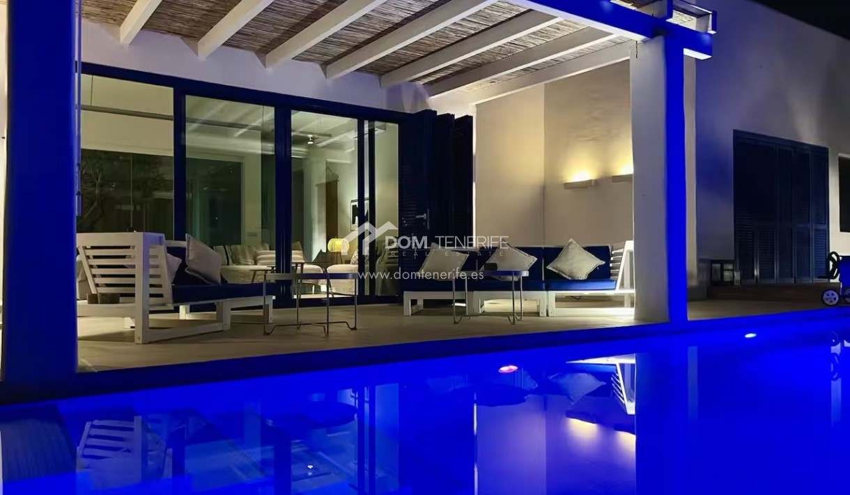 Venta - Chalet independiente -
Adeje - Roque del Conde