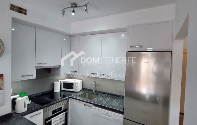 Revente - Plat -
Adeje - Roque del Conde