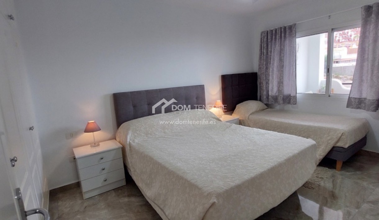 Revente - Plat -
Adeje - Roque del Conde