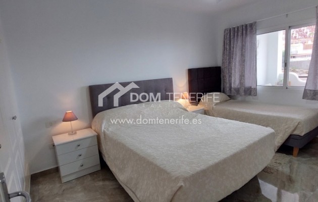 Revente - Plat -
Adeje - Roque del Conde