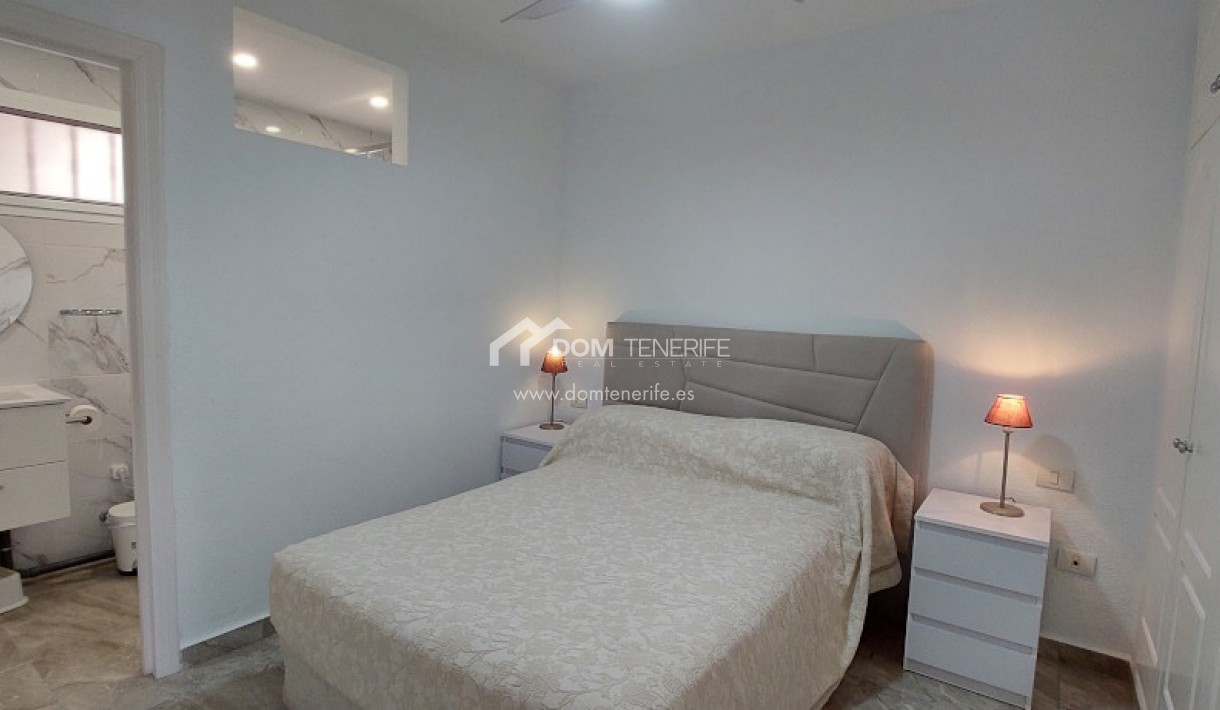 Revente - Plat -
Adeje - Roque del Conde