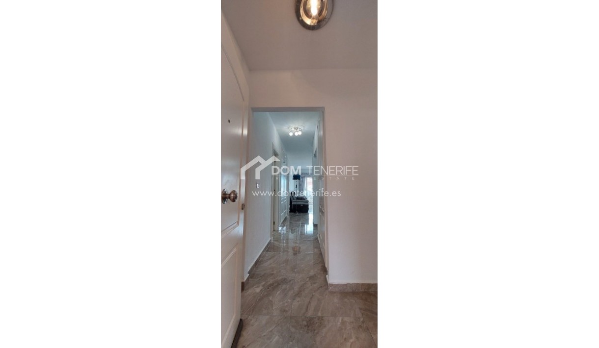 Revente - Plat -
Adeje - Roque del Conde