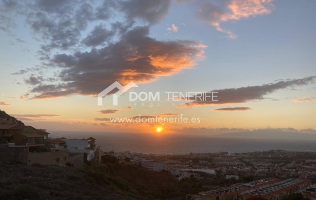 Revente - Plat -
Adeje - Roque del Conde