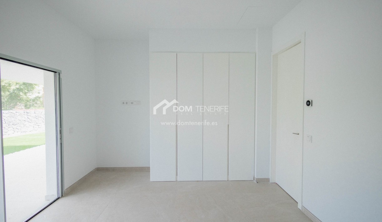Revente - Villa -
Adeje - San Eugenio Alto