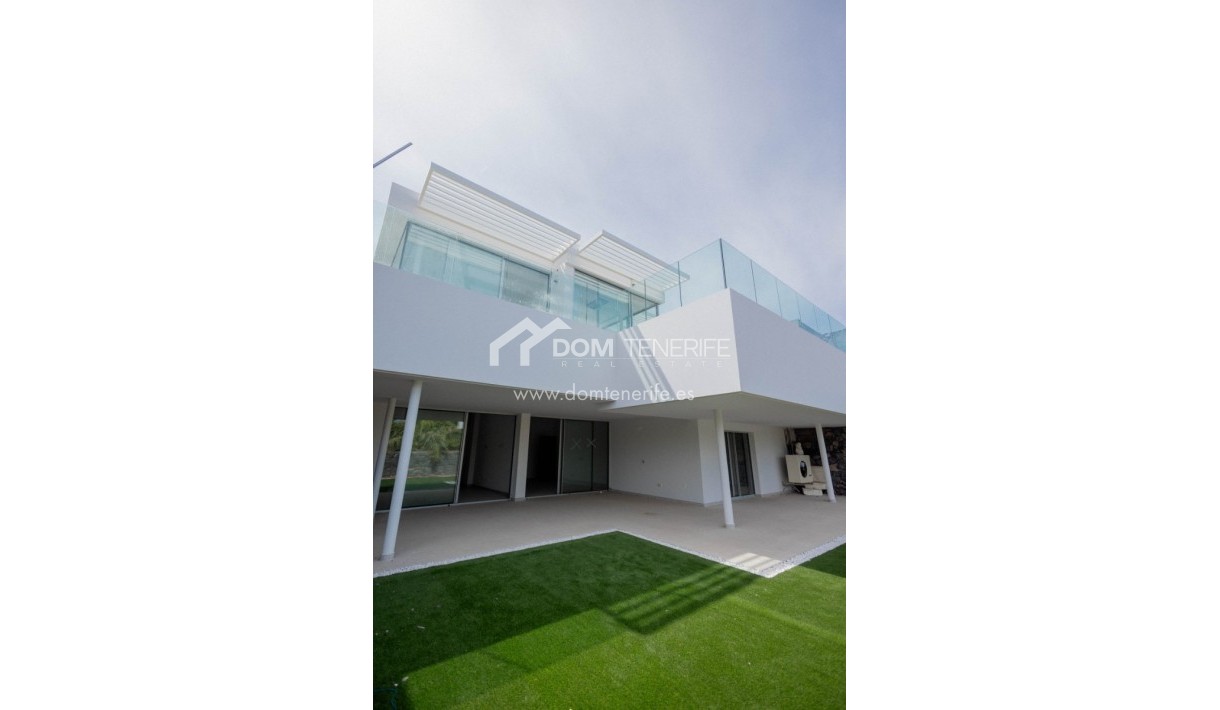 Revente - Villa -
Adeje - San Eugenio Alto