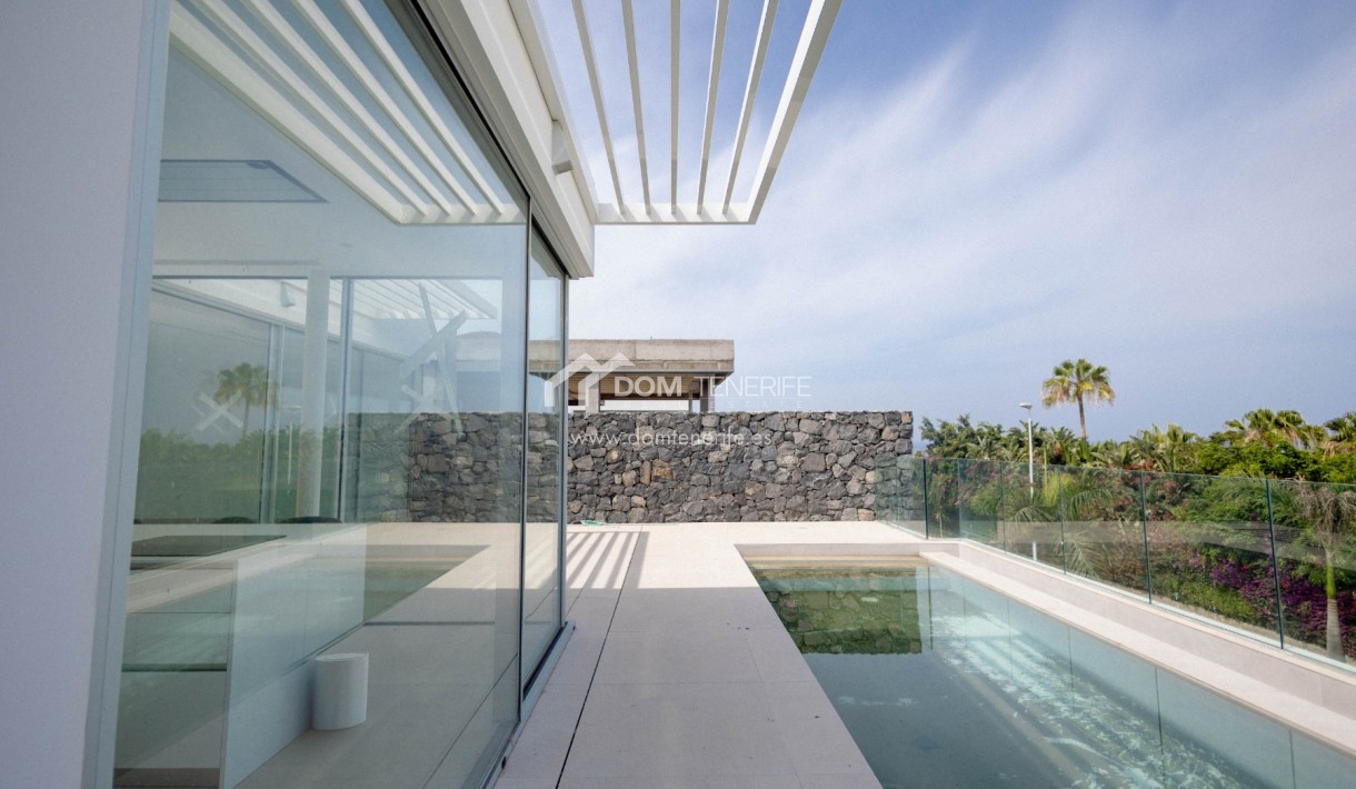 Revente - Villa -
Adeje - San Eugenio Alto