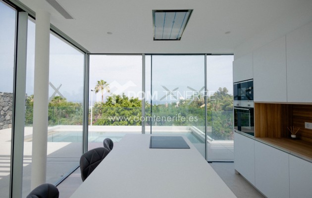 Revente - Villa -
Adeje - San Eugenio Alto