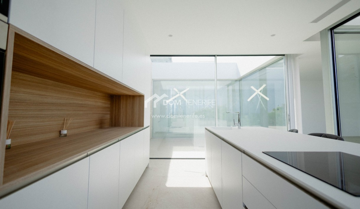 Revente - Villa -
Adeje - San Eugenio Alto