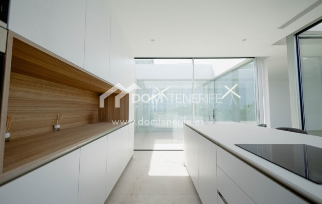 Revente - Villa -
Adeje - San Eugenio Alto