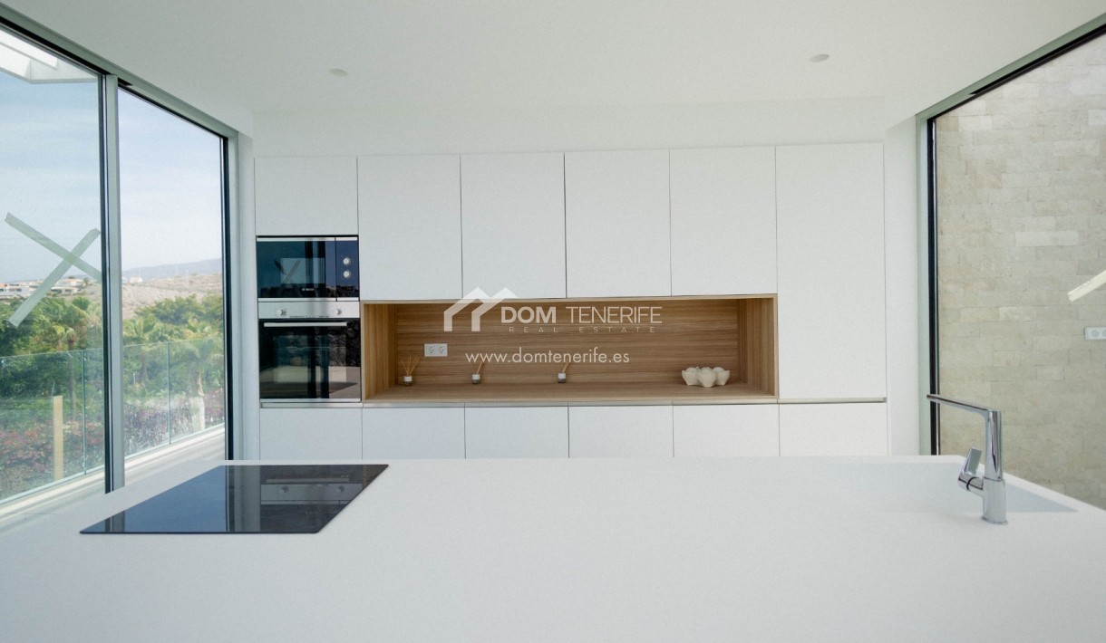 Revente - Villa -
Adeje - San Eugenio Alto