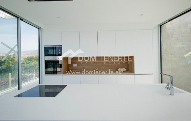 Revente - Villa -
Adeje - San Eugenio Alto