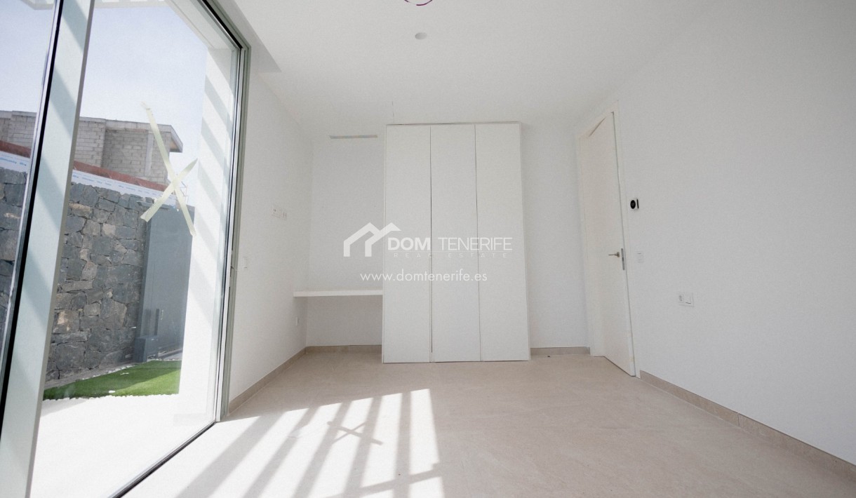 Revente - Villa -
Adeje - San Eugenio Alto