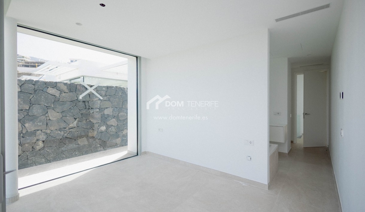 Revente - Villa -
Adeje - San Eugenio Alto