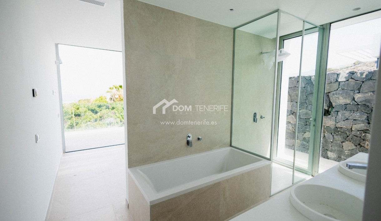 Revente - Villa -
Adeje - San Eugenio Alto