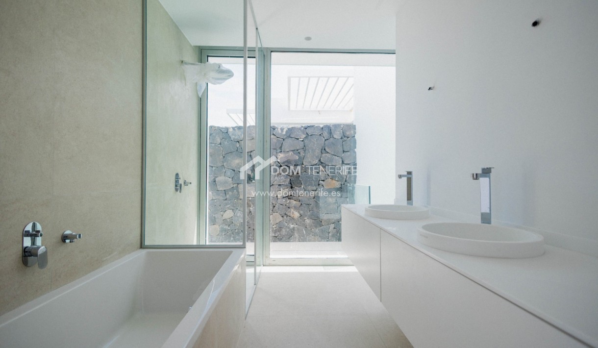 Revente - Villa -
Adeje - San Eugenio Alto