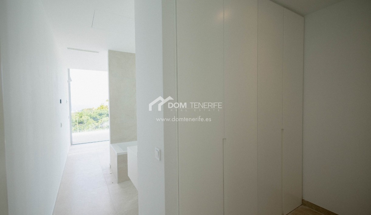 Revente - Villa -
Adeje - San Eugenio Alto