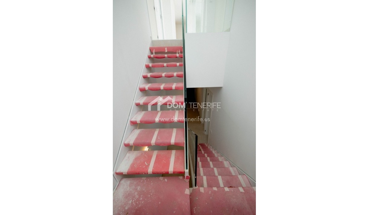 Revente - Villa -
Adeje - San Eugenio Alto