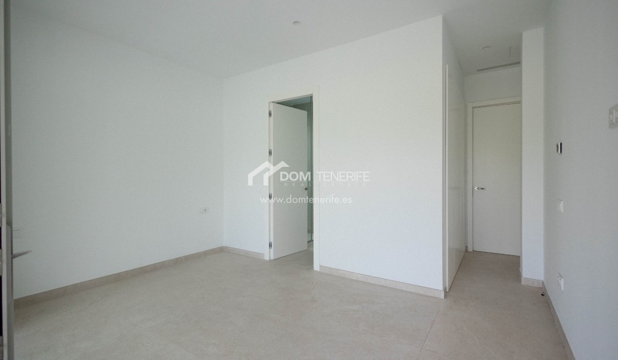 Revente - Villa -
Adeje - San Eugenio Alto