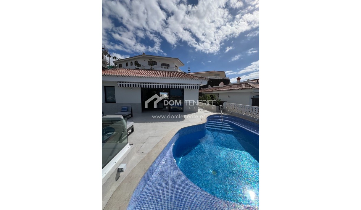 Sale - Villa -
Adeje - San Eugenio Alto