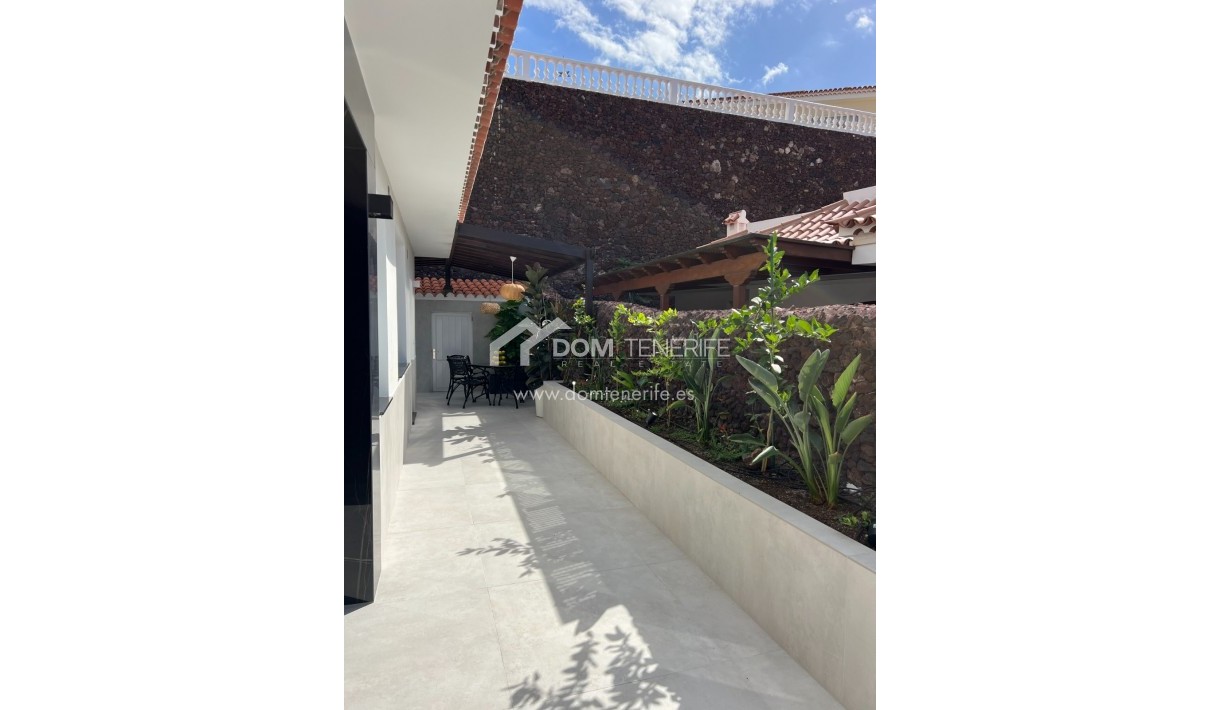 Sale - Villa -
Adeje - San Eugenio Alto