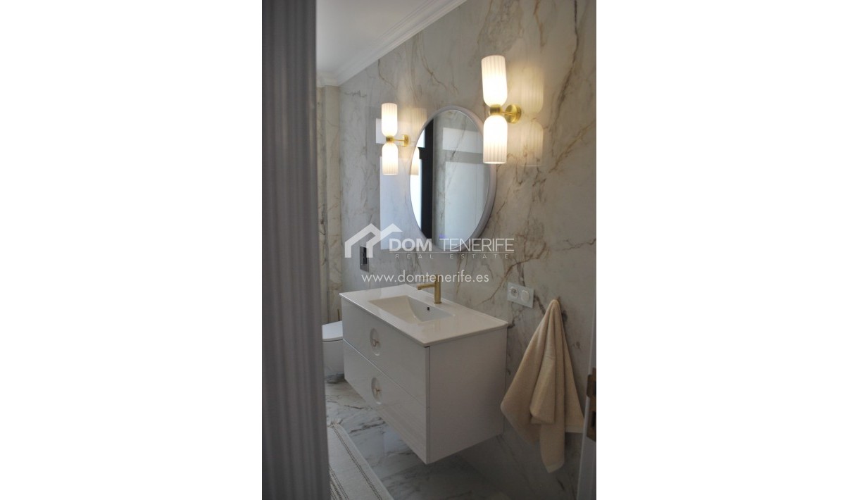 Sale - Villa -
Adeje - San Eugenio Alto