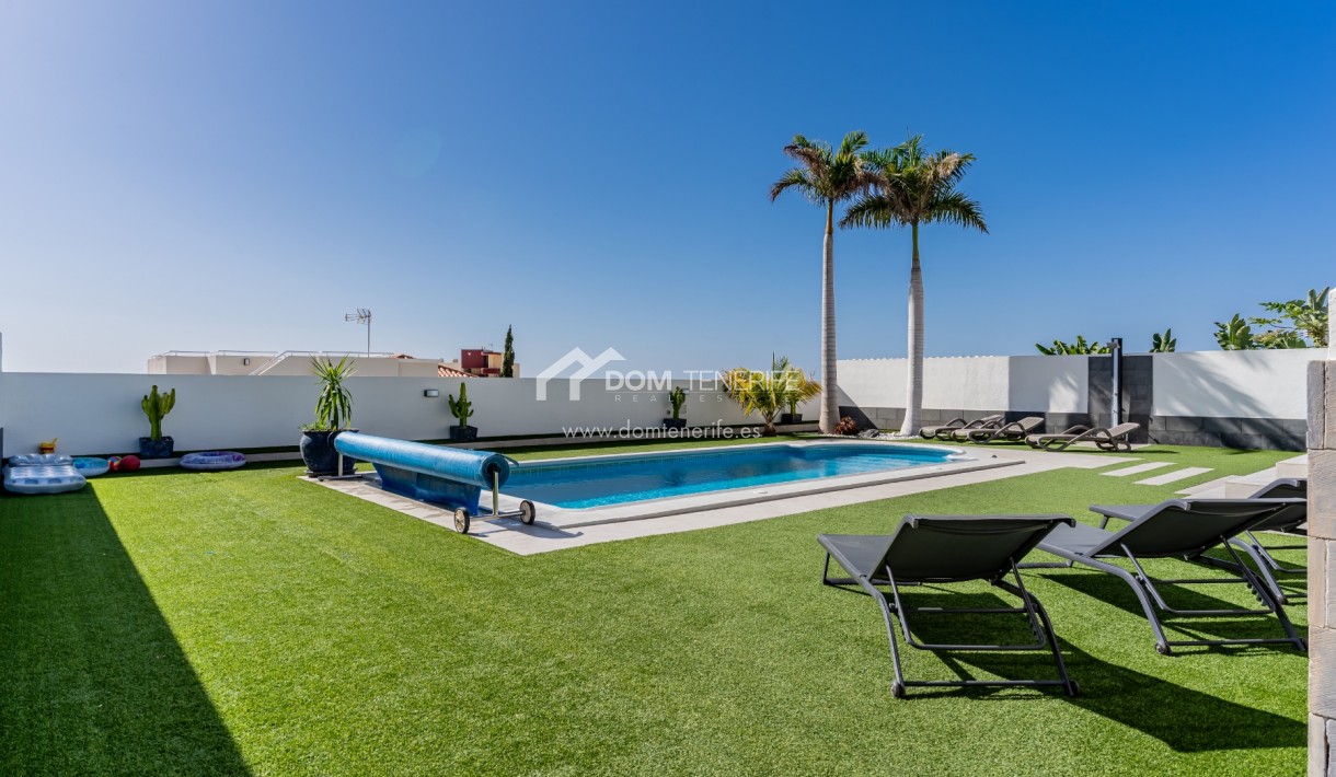 Venta - Chalet independiente -
Adeje - El Madroñal