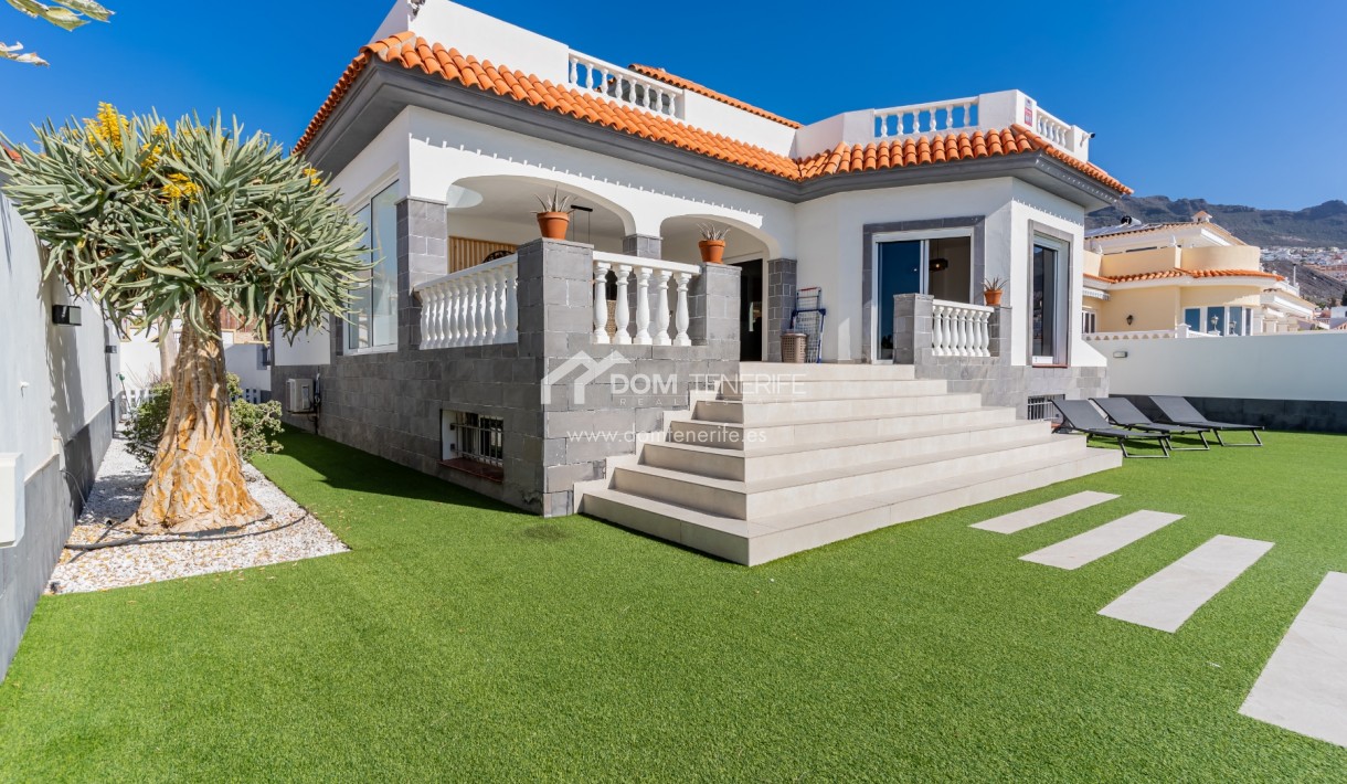 Venta - Chalet independiente -
Adeje - El Madroñal