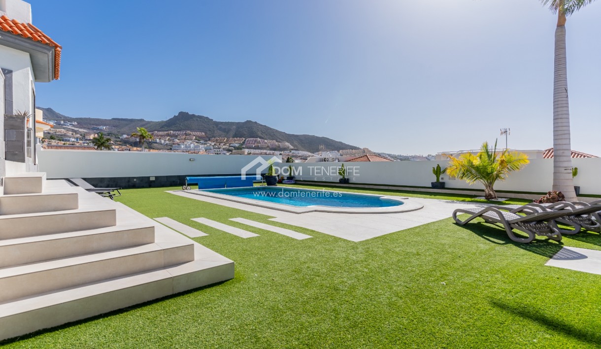 Venta - Chalet independiente -
Adeje - El Madroñal