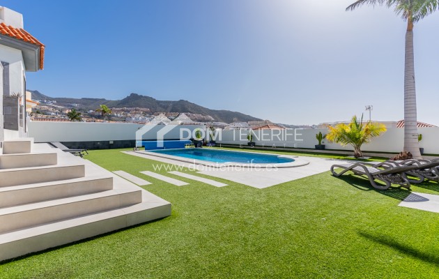 Venta - Chalet independiente -
Adeje - El Madroñal