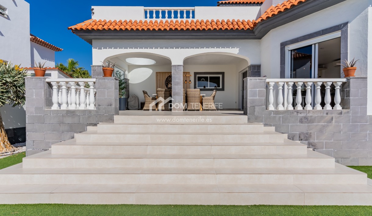 Venta - Chalet independiente -
Adeje - El Madroñal