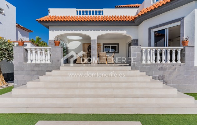 Venta - Chalet independiente -
Adeje - El Madroñal
