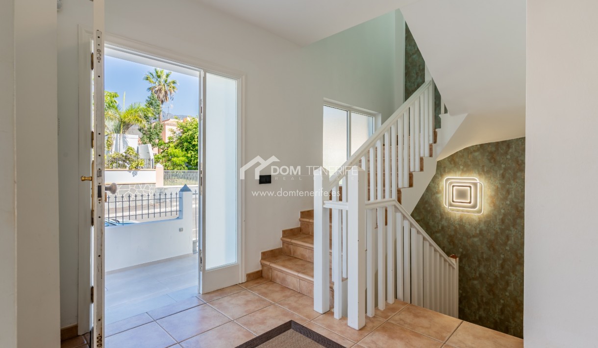 Venta - Chalet independiente -
Adeje - El Madroñal