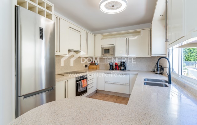 Venta - Chalet independiente -
Adeje - El Madroñal