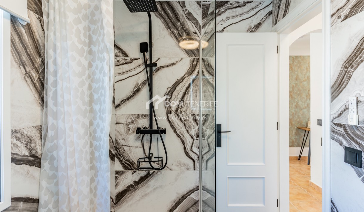 Venta - Chalet independiente -
Adeje - El Madroñal