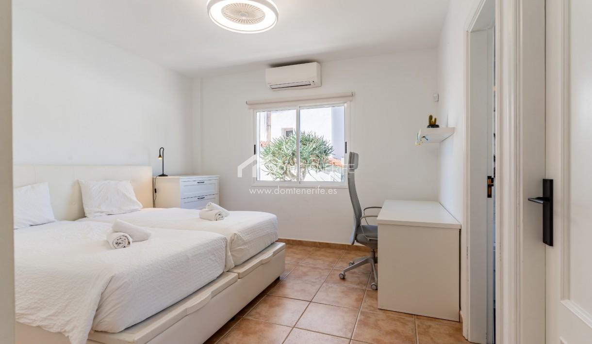 Venta - Chalet independiente -
Adeje - El Madroñal